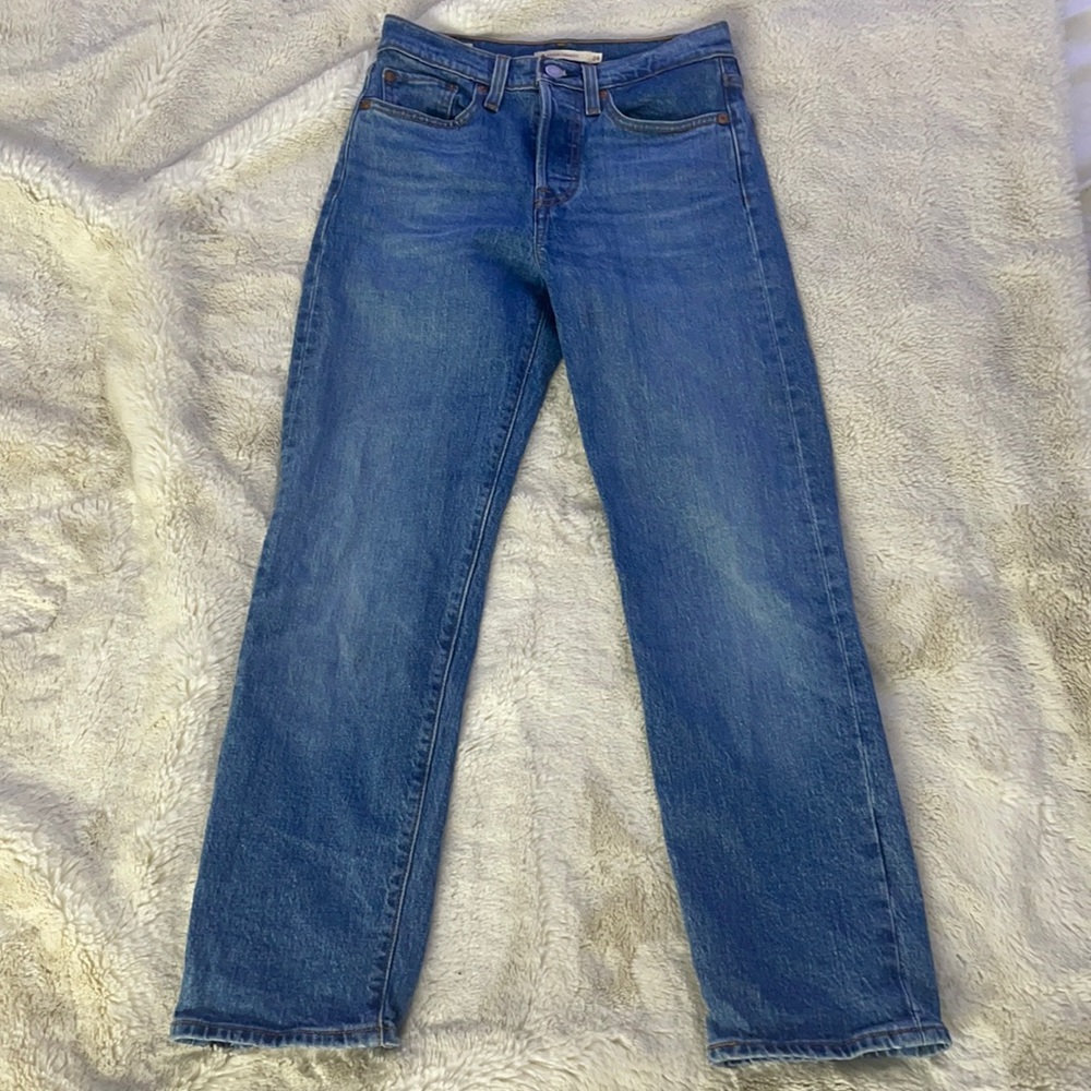 LEVIS wedgie straight size 24